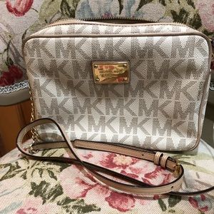 Crossbody purse